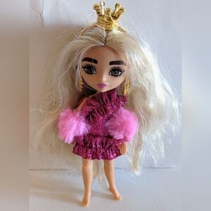 Barbie Extra Mini Queen Doll